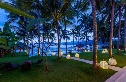 Candi Dasa Villa | Contemporary-Colonial Style 3BR Villa, Ocean View - W/Swimming Pool!