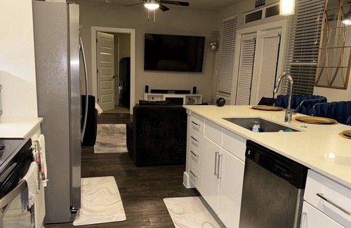 Addicks Apartment | 💕Contemporary Comfort: 2BR/2B Apt with washer/dryer- Your Perfect Stay💕