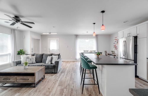Byron Apartment | Contemporary & Comfy 2-Bedroom Unit; Byron Village