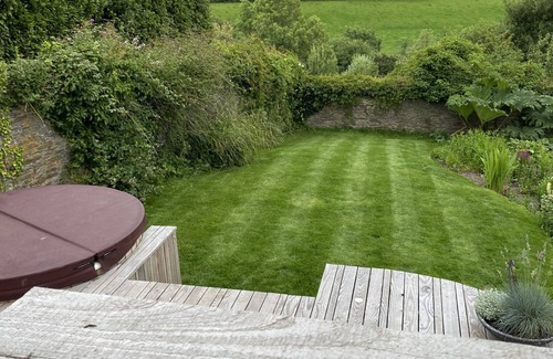 Kingsbridge Cottage | Contemporary cottage nestled in valley with beautiful views.