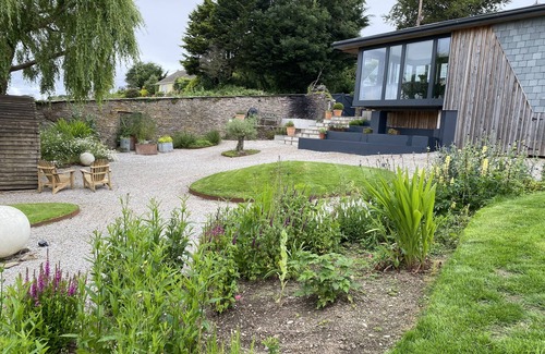 Kingsbridge Cottage | Contemporary cottage nestled in valley with beautiful views.