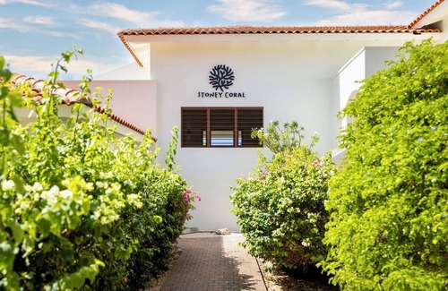 St. Marie Villa | Contemporary 4 bedroom Villa, private pool, 4min walk to the beach- Coral Estate