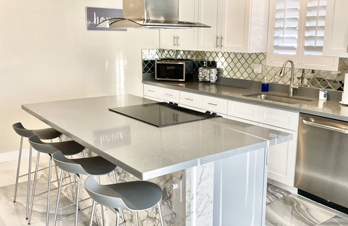 South Scottsdale House | CONTEMPORARY GLAM!RESORT STYLE HOME OLD TOWN SCOTTSDALE HTD POOL 2 PRIMARY BDRMS