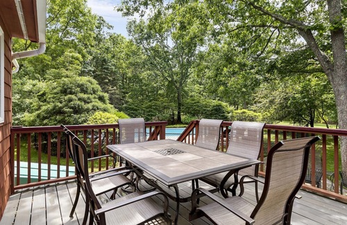 Hampton Bays House | Contemporary Hampton Bays home on one acre of manicured lawn, private pool,.