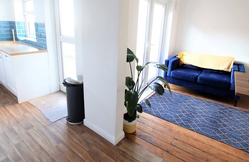 Easton House | Contemporary Home in Friendly Easton, Free Parking