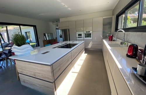 Sollies-Toucas House | Contemporary house 25 minutes from the beach