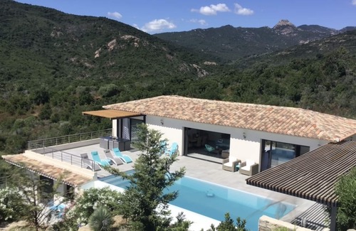 Conca House | Contemporary house, Swimming pool, 800m from the beach, secure residence, South Corsica