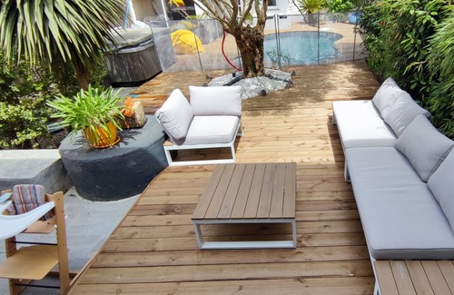 Bruges House | Contemporary house with swimming pool located 15 minutes from the city center of Bordeaux
