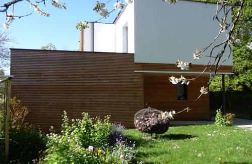 Ferel House | Contemporary house with sauna 10 kms from the sea: le jardin aux oiseaux