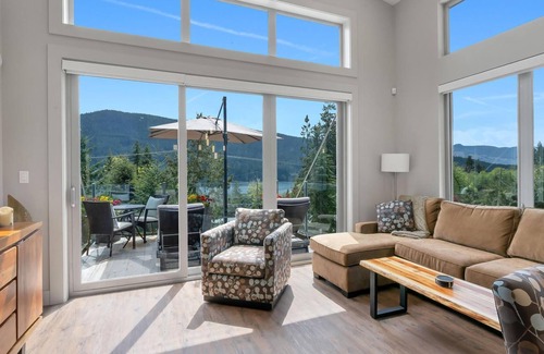 Youbou House | Contemporary Lake View Cabin with private jacuzzi