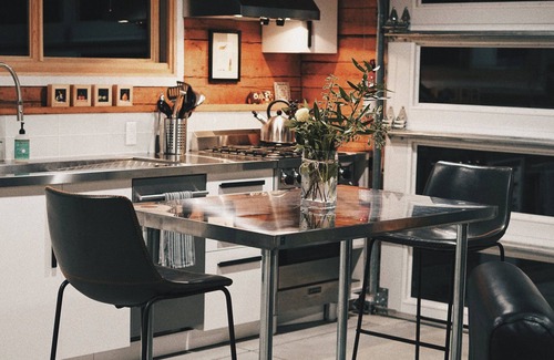 North End House | Contemporary Log Guesthouse with Sauna: Historic North End - Perfect for Couples