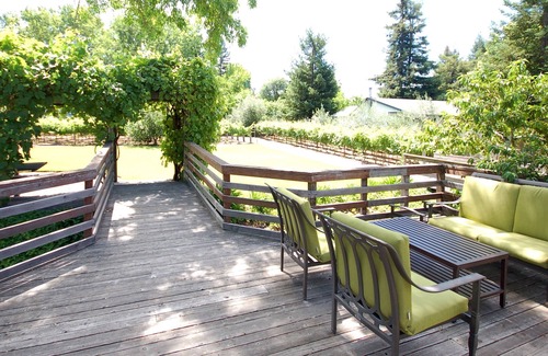 Kenwood House | Contemporary Luxury in Wine Country - Walkable to 9 tasting rooms!