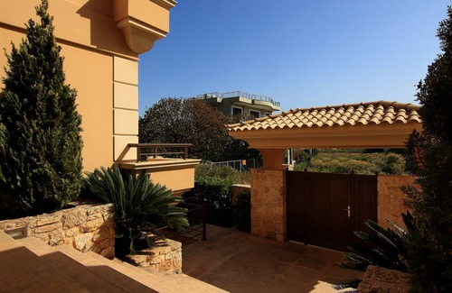 Varkiza Villa | Contemporary luxury villa with eclectic design a few steps away from Varkiza bay