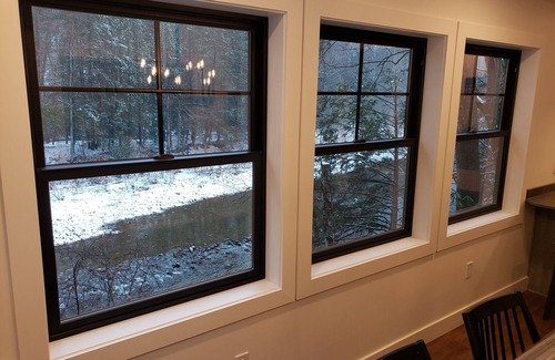 Bodines Cottage | Contemporary Mountain Gem- 20 mins to Williamsport- w/Creek Views- Sleeps 6