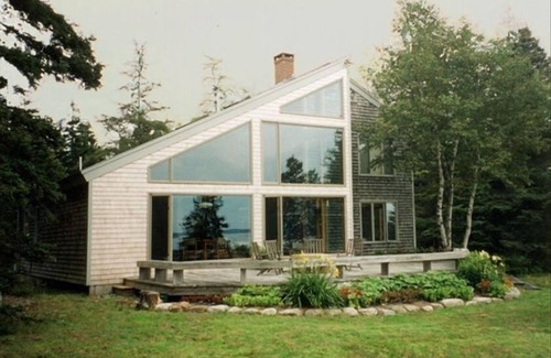 Stonington House | Contemporary Shorefront Home on Quiet Cove