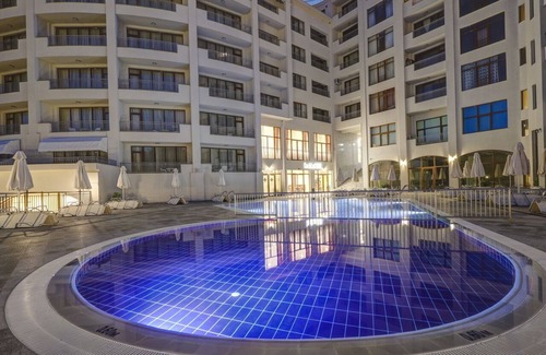 Golden Sands Apartment | Continental Apartments are located a 7-minute walk from Golden Sands Centre