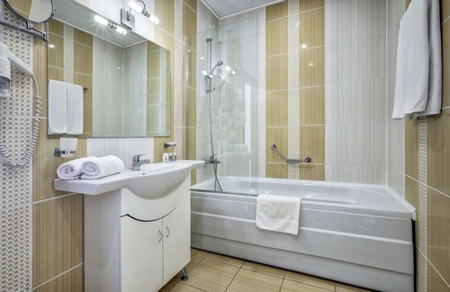 Golden Sands Apartment | Continental Apartments are located a 7-minute walk from Golden Sands Centre