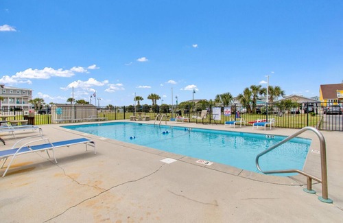 Sunset Beach Condo | Continental Motel - well-maintained, pet friendly, studio room close to the beach