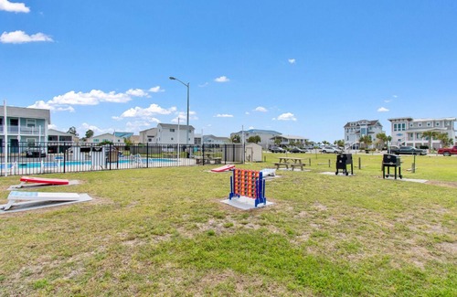 Sunset Beach Condo | Continental Motel - well-maintained, pet friendly, studio room close to the beach