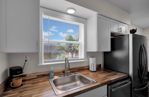 Newburgh Apartment | Contract Worker Getaway!
