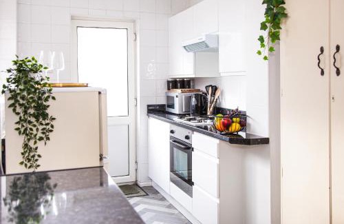 Middlesbrough Apartment | Contractor house, sleeps 5, close to restaurant's and bars, Long stays available, Oveyo Accommodation