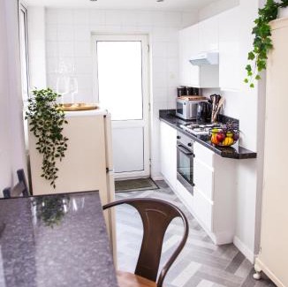 Middlesbrough Apartment | Contractor house, sleeps 5, close to restaurant's and bars, Long stays available, Oveyo Accommodation