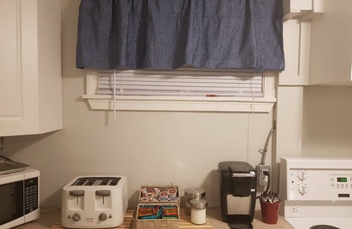 Sarnia Apartment | Contractors/Trades - Private Apt in Central Sarnia
