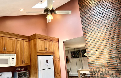 Revere House | Convenience at Conant! Home Away From Home For 5-8 guests!