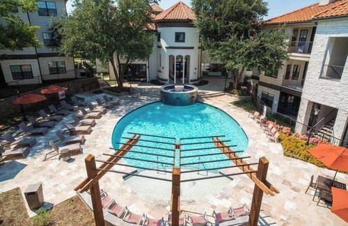 Irving Apartment | Convenient 1BR King Suite Pool, Gym & Parking 02