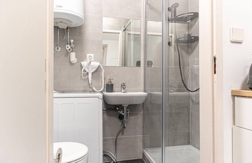 Meidling Apartment | Convenient 2BR Apt. Near U6 Station am Schöpfwerk