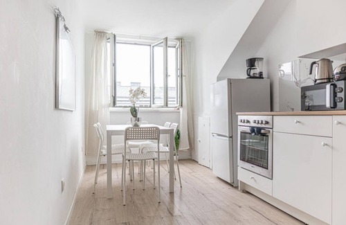 Meidling Apartment | Convenient 2BR Apt. Near U6 Station am Schöpfwerk