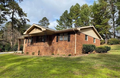 Gainesville House | Convenient 3 Bedroom/2 Bath house