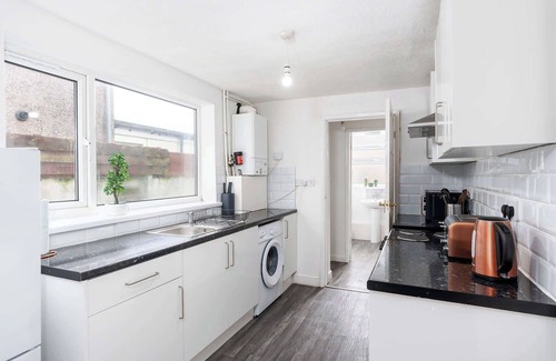 Grimsby House | Convenient 4 Bedroom Home in Central Grimsby