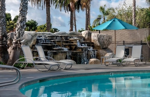 San Diego Hotel | Convenient Accommodation Short Drive to San Diego Airport and Sunset Cliffs!