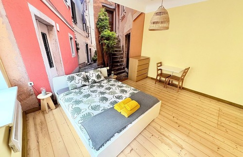 Grizinkalns Apartment | Convenient and Newly Renovated Studio w/Free Parking