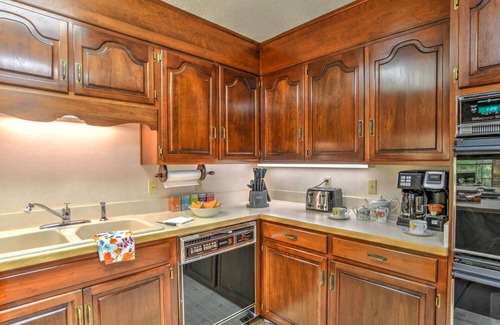 Skyland House | Convenient and spacious 3 br, 1 sofa bed, 2 bath, lg yd, firepit, & patio area.
