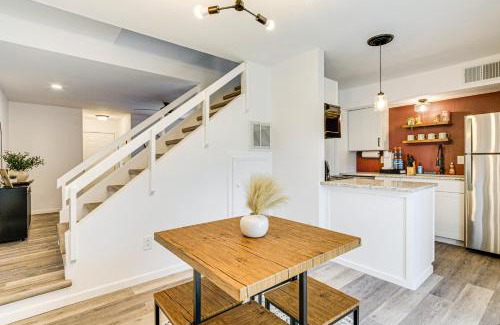 College Station House | Convenient Bryan Townhome with Patio Less Than 3 Mi to AandM!