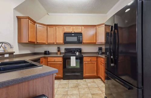 North Overton Condo | Convenient Condo - 2BR 2 BA - Walk to Tech