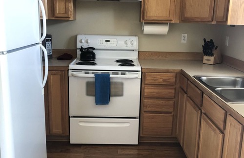 River West Cottage | Convenient & Cozy Cottage On Newport Near River, Downtown & Drake Park