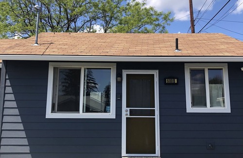 River West Cottage | Convenient & Cozy Cottage On Newport Near River, Downtown & Drake Park