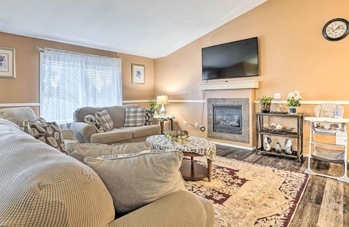 Everett House | Convenient Everett Home w/ Private Deck