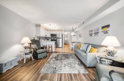 North Ocean City Condo | Convenient Family-Friendly Condo w/Balcony, Shared Pool, Hot Tub and A/C