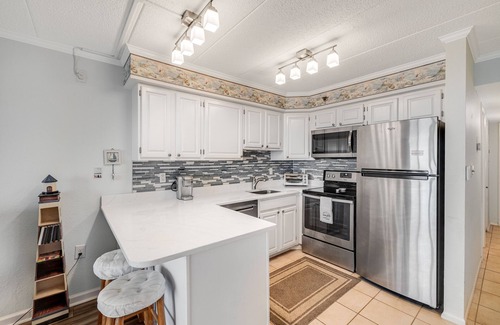 North Ocean City Condo | Convenient Family-Friendly Condo w/Balcony, Shared Pool, Hot Tub and A/C