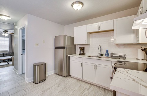 Kenner - Louis Armstrong International Airport House | Convenient Kenner Unit w/Patio - 1 Mi to Airport!