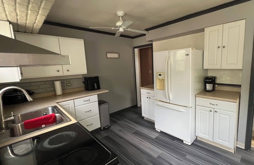 Flint House | Convenient location. 2 bedrooms 5 minutes from Flint airport