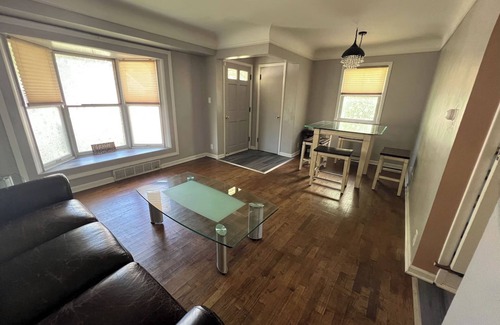 Flint House | Convenient location. 2 bedrooms 5 minutes from Flint airport