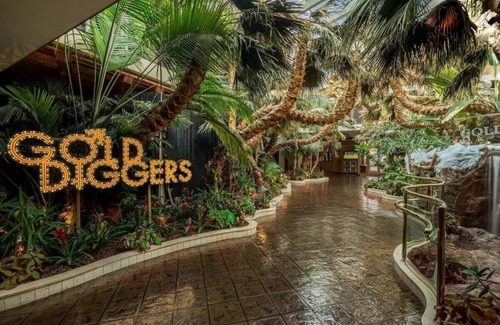 Laughlin House | Convenient Location! 2 Pet-Friendly Units, Near Ken Favargui Park!