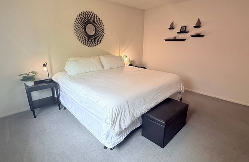 North Star House | Convenient location. Fully stocked kitchen. Washer & Dryer in unit.