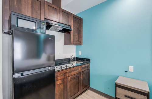 Katy Resort | Convenient Location! FREE Parking & Breakfast, Short Drive to Katy Heritage Park