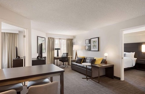 Reno/Tahoe Airport Hotel | Convenient Location! Unit w/Full Kitchen, Outdoor Pool, Free Breakfast!